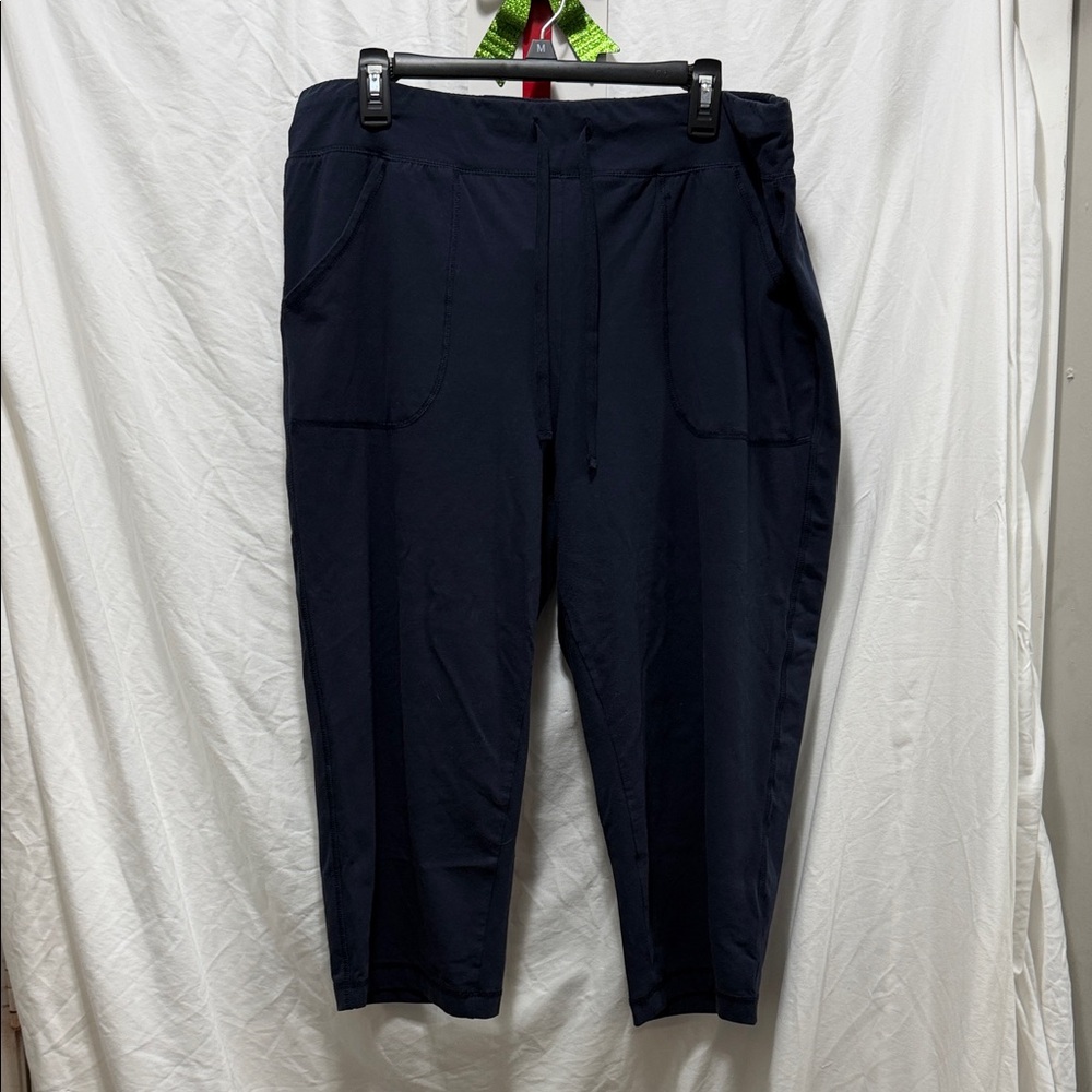 Athletic Works Women's Navy Capris